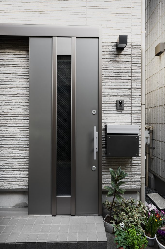 puerta portón metalico de acero diseño fabricada en gijon asturias